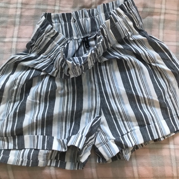 Striped High-Waisted Zaful Shorts - Picture 3 of 8